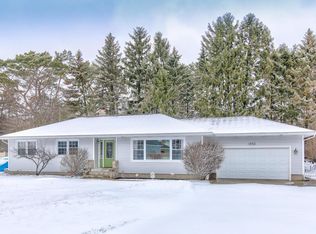 1852 Ritter Hills Dr, Norton Shores, MI