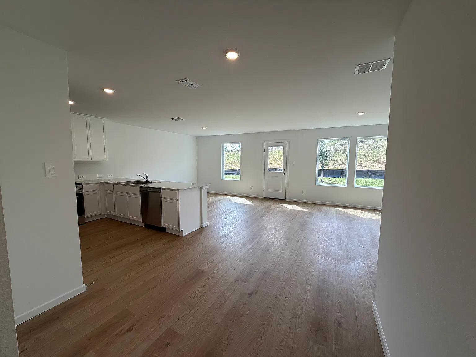 HC 535 Artemis Street — Photo 2