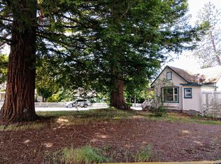 706 SW G St, Grants Pass, OR 97526
