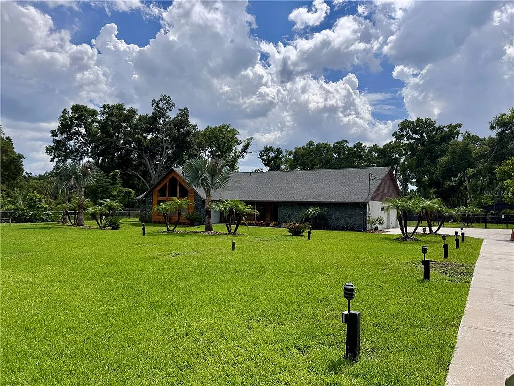 4 bed, 2.0 bath, 3113 sqft, $4,400 — Photo 3