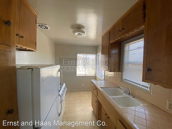 5th image of 724 Loma Ave #3