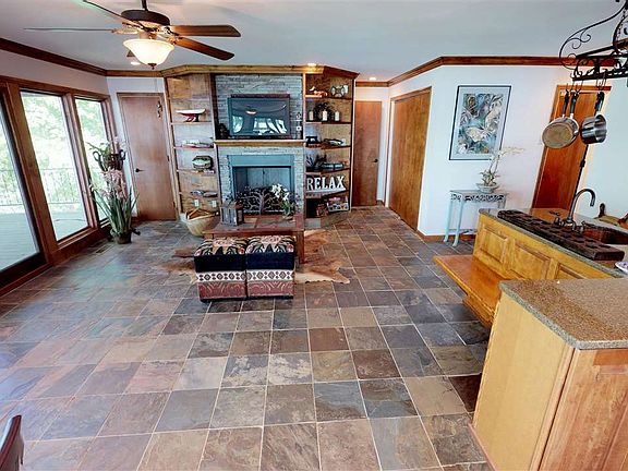 3rd image of 218 N Lakeshore Dr