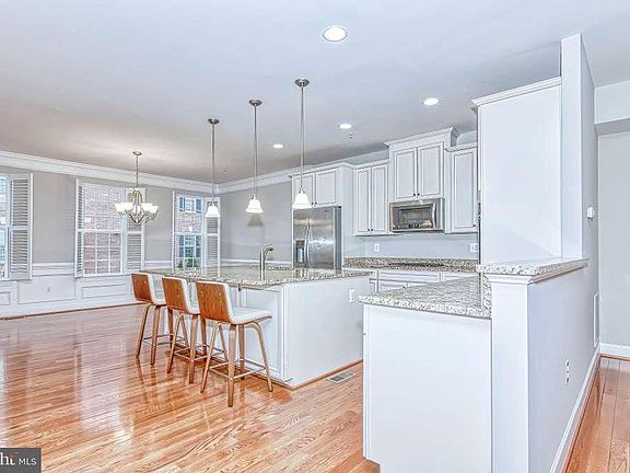 3rd image of 4083 Glendale Way