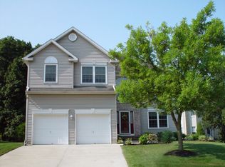 5 Dipaolo Ct, Raritan, NJ 08869