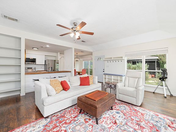 5th image of 10819 Berry Tree Dr