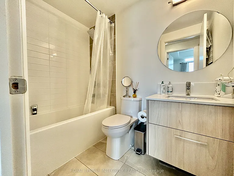 255 Bay St #910 — Photo 16