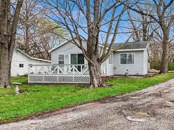 3221 E Lake Paradise Rd, Mattoon, IL 61938