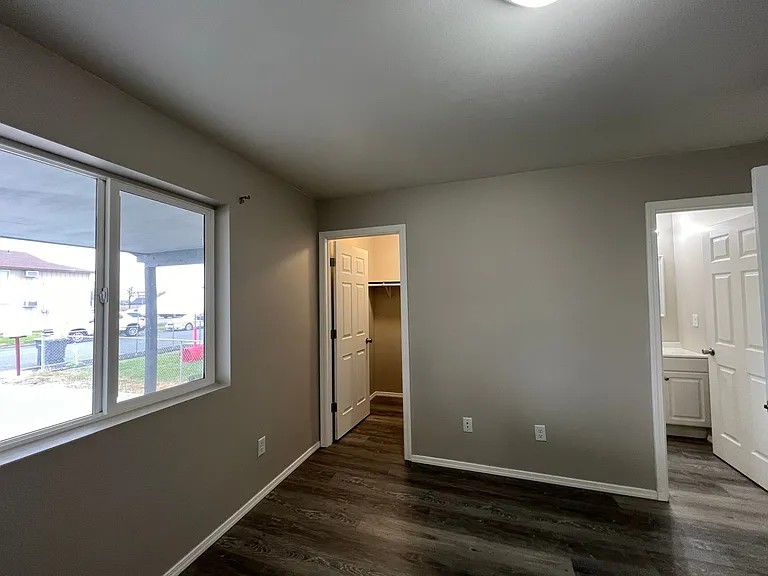 1020 S 1st Ave — Photo 9