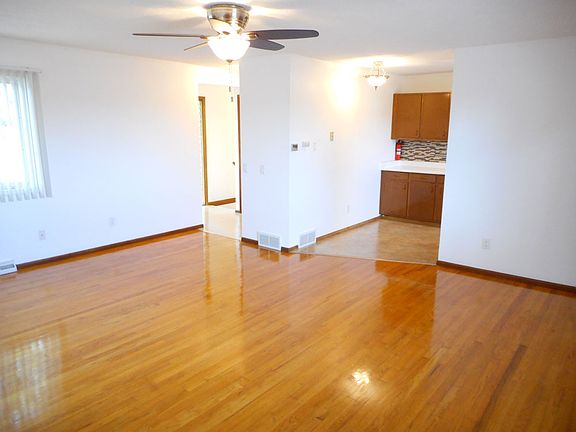 4th image of 1703 Reetz Rd