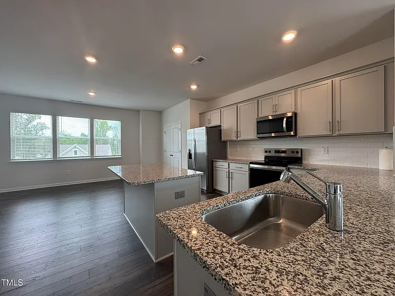 724 Dorset Stream Dr — Photo 10