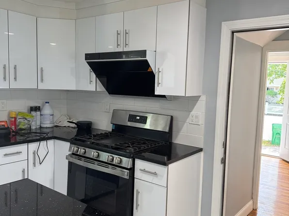 415 Parker St Unit 1, Newton Center, MA 02459