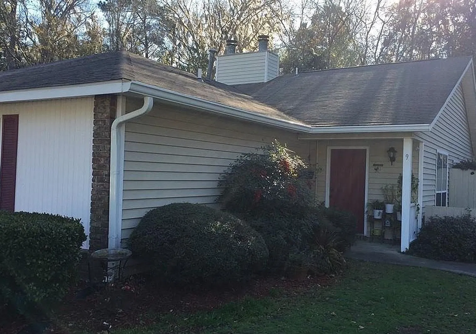 **Available in May** Spacious, 2 bedroom, Georgetown Townhome — Photo 1