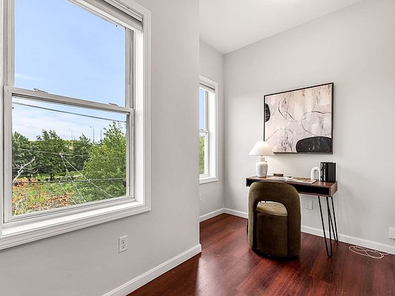 4th image of 256 Bremen St #Penthouse 3