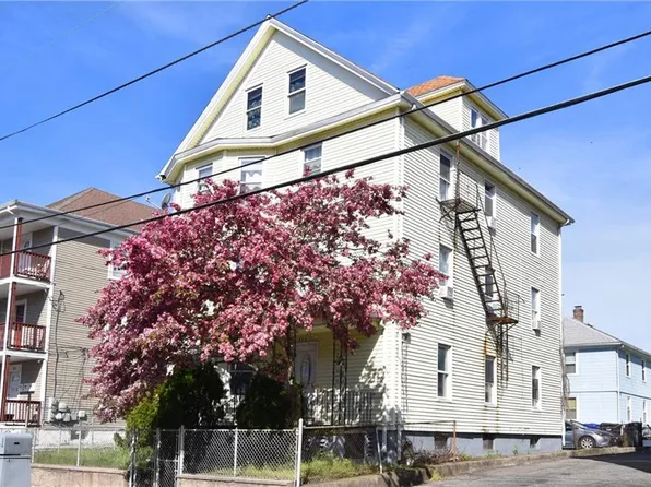 573 Hunt St, Central Falls, RI 02863