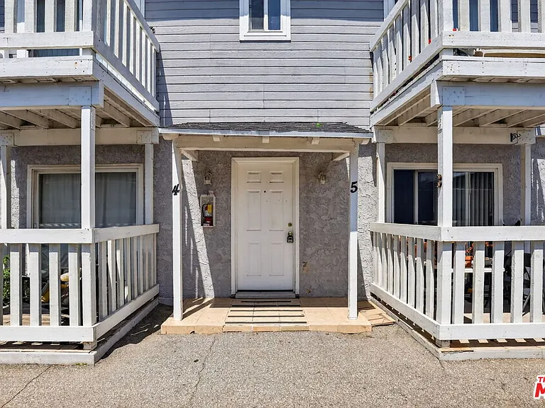14721 Sylvan St #4 — Photo 16