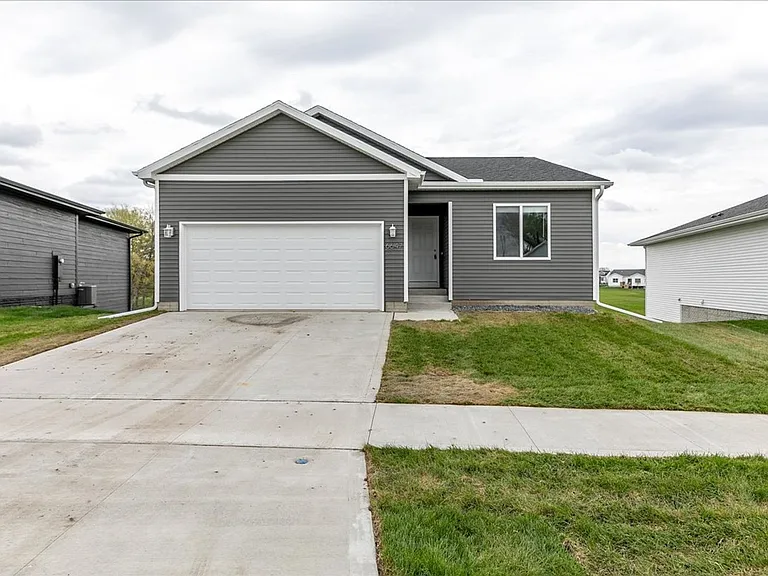 6647 NE 9th Ct — Photo 2