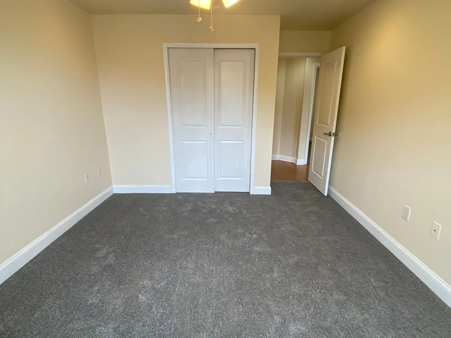 3 bed, 1100 sqft, $1,800 — Photo 2