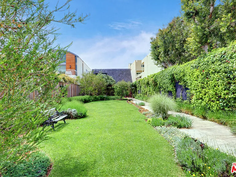 23752 Malibu Rd — Photo 9