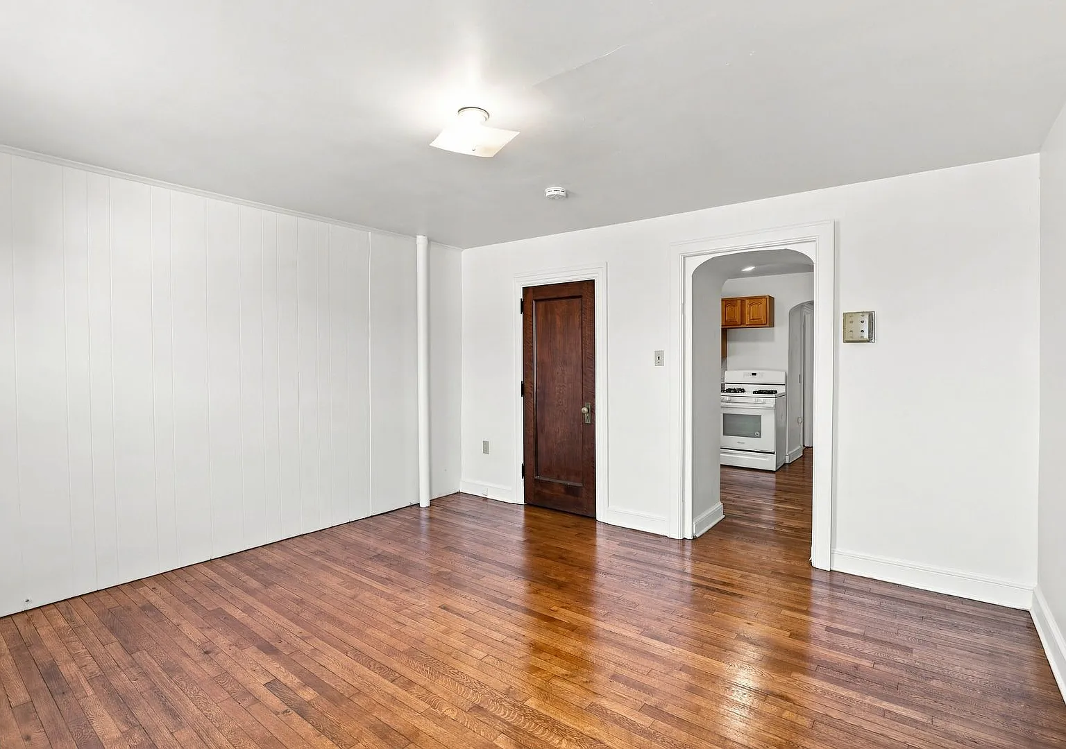536 E Fulton St — Photo 2