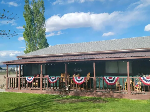 30 Shamrock Ln, Paradise Valley, NV 89426