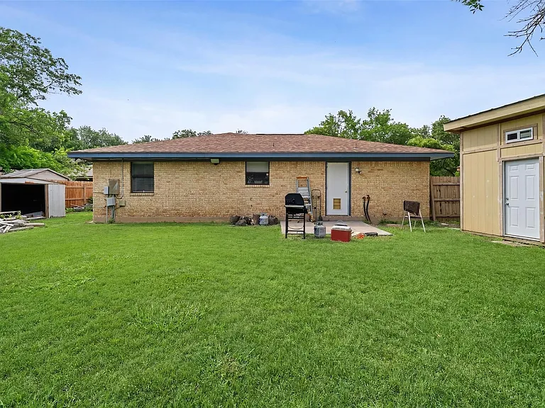 135 Navajo Cir — Photo 24
