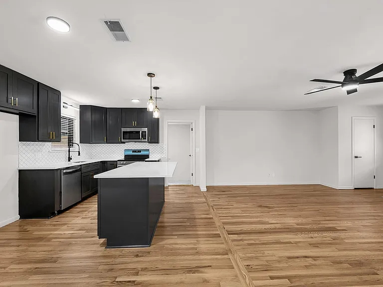 1414 S West Ave — Photo 5