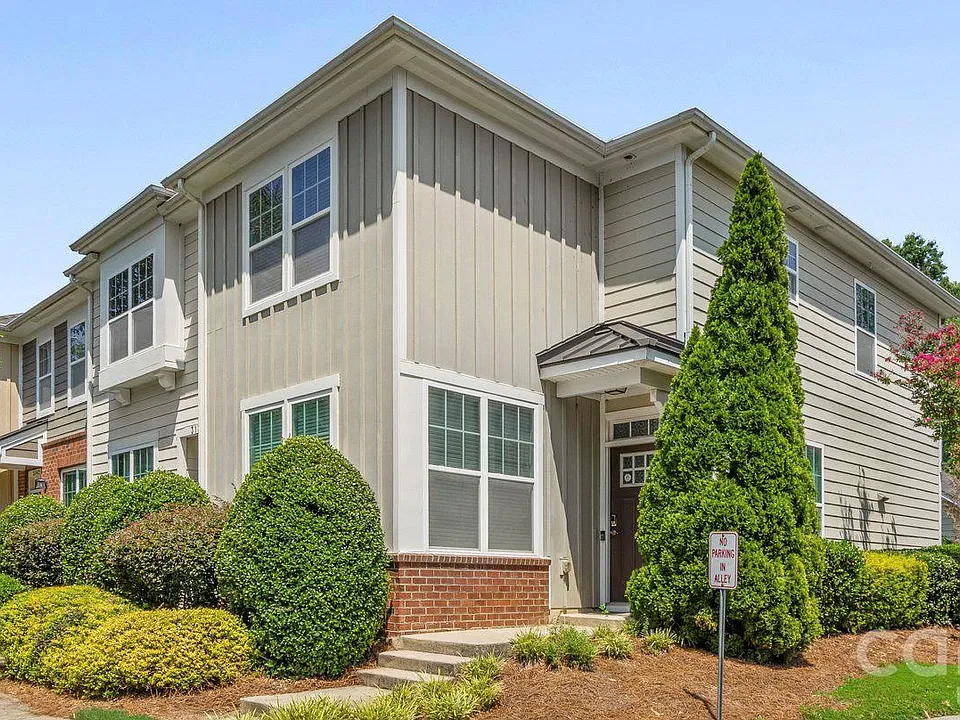 3134 Bending Birch Pl