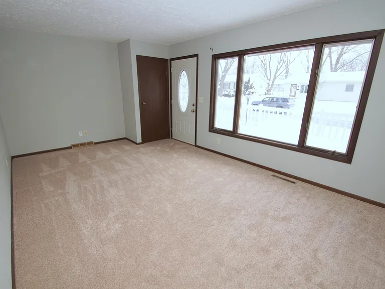 3420 Somerset Dr — Photo 2