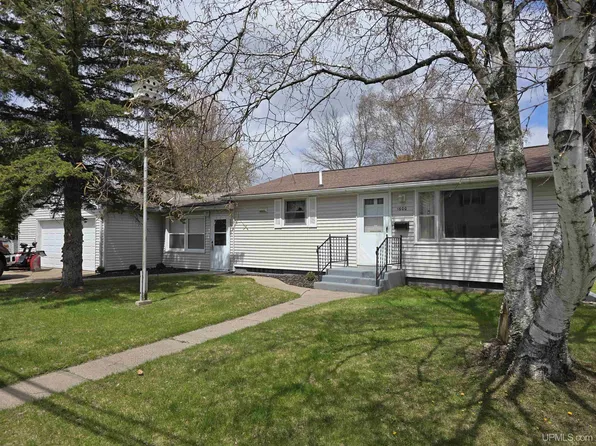1600 W Breen Ave, Kingsford, MI 49802