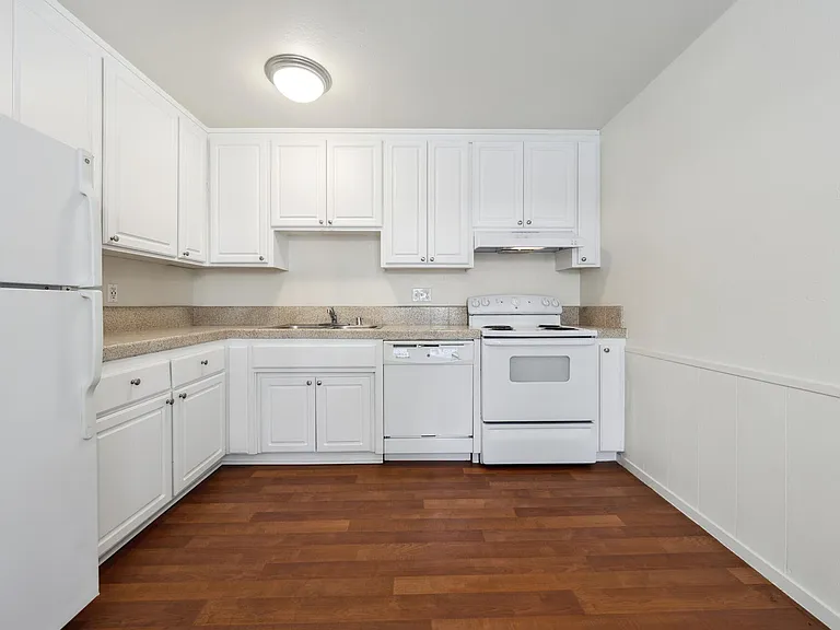 200 Hollis Ave — Photo 17