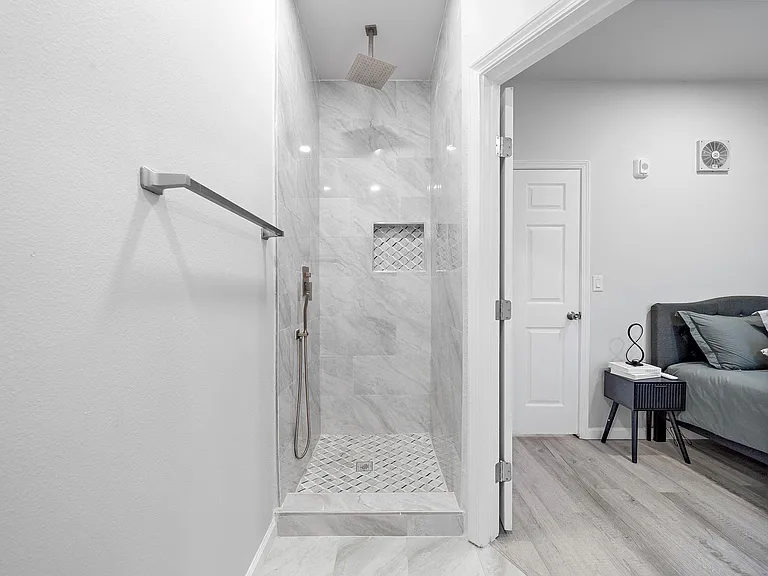 803 Avenue K #C-F — Photo 10