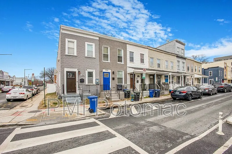 2 bed, 1.0 bath, 800 sqft, $2,500 — Photo 3