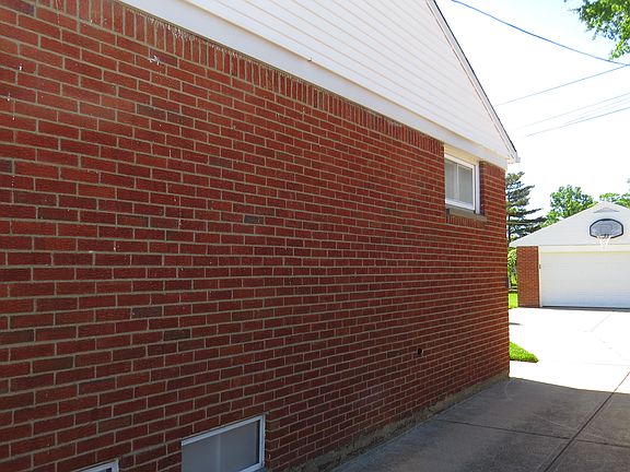 3rd image of 31702 Royalview Dr