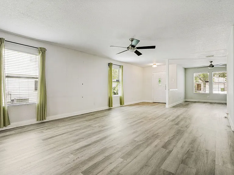 16302 Amberly Ct — Photo 7