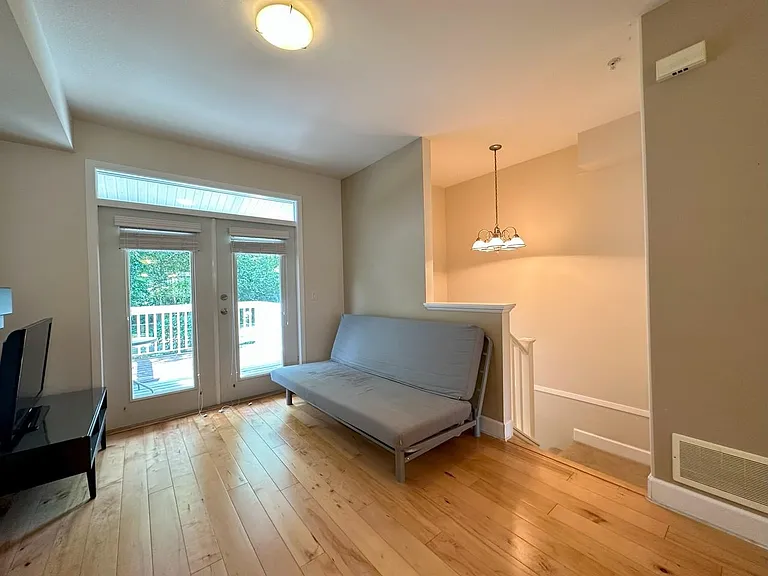 4388 Bayview St — Photo 7