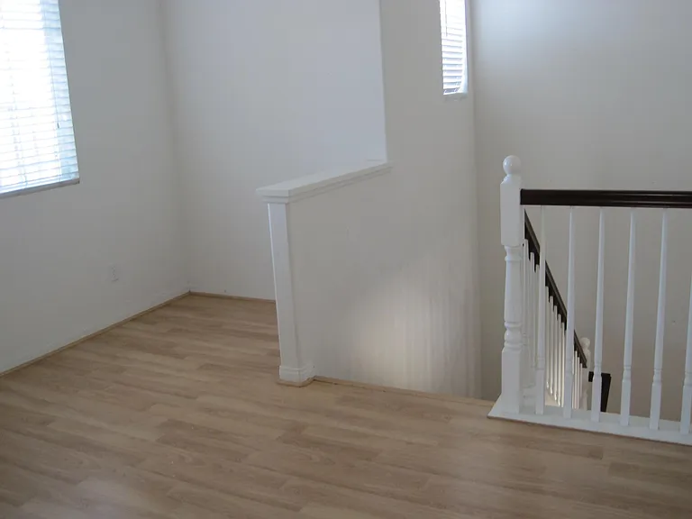 7593 Cloverhill Dr — Photo 5