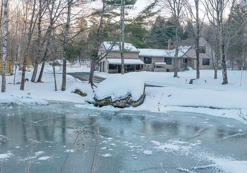 1st image of 376 Main Street