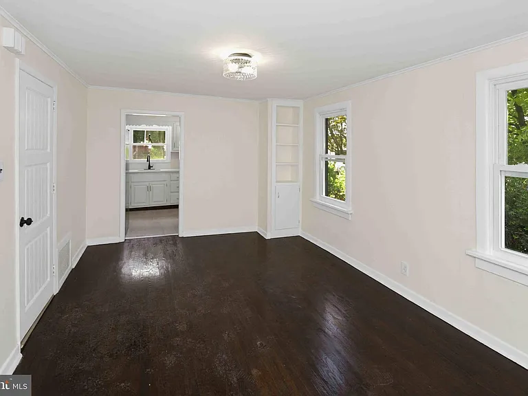 828 Mill St — Photo 5