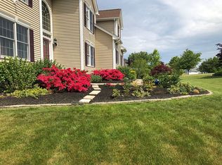 4 Pleasant Vw, Ledyard, CT 06339