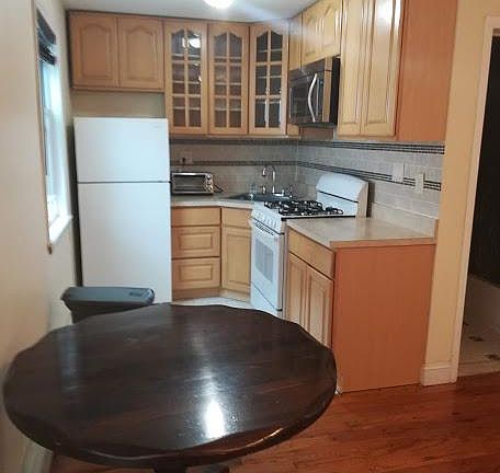 2nd image of 254 E Broadway APT 4