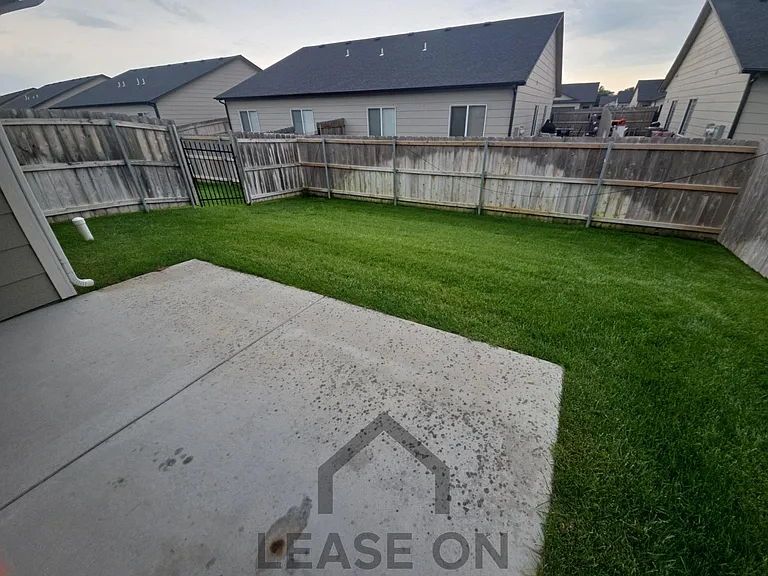 12123 W Cora St — Photo 14