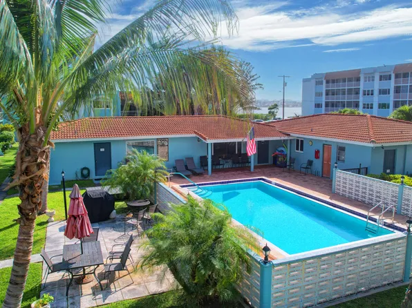 1432 S Lakeside Drive #9, Lake Worth Beach, FL 33460