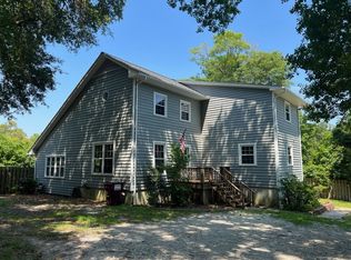 205 Harveys Ln, Hampstead, NC 28443