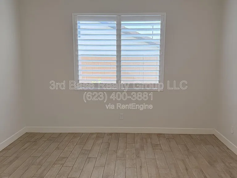 20363 W Sells Dr — Photo 11