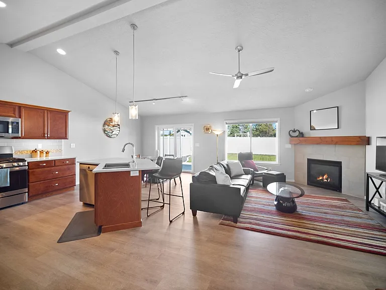 14611 E 31st Ave — Photo 3