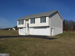 137 Nut Grove Rd, Pine Grove, PA 17963