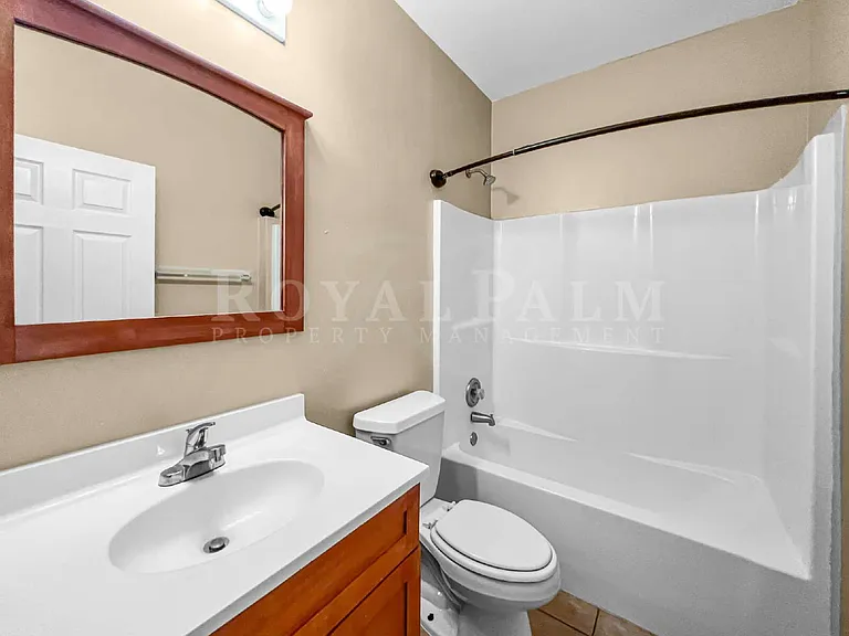 2105 NE 15th Ter — Photo 25