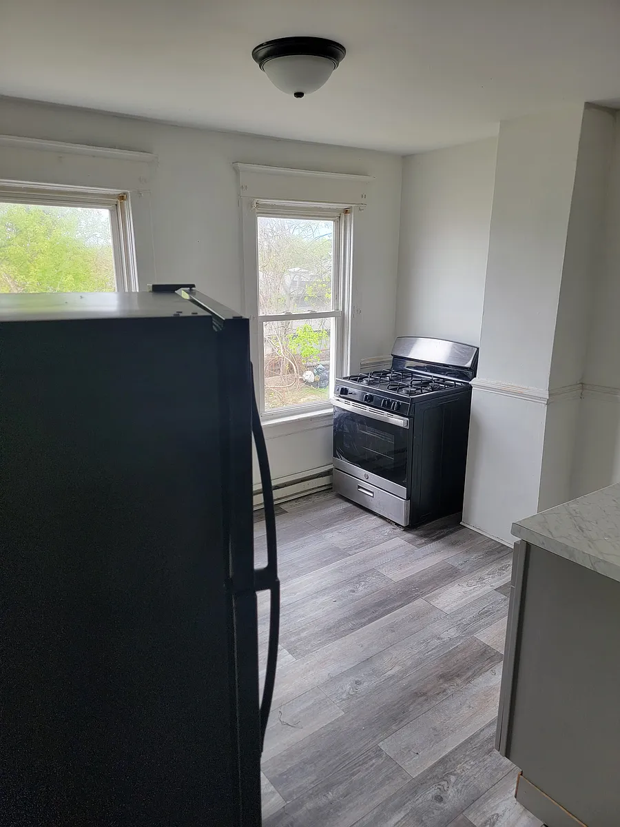 Building Photo - 857 Livingston Ave #2