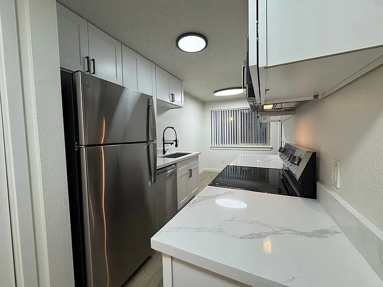 Avia Apartments | Renovated Homes in Seattle's Greenwood Neighborhood | 1 MONTH FREE!! — Photo 8