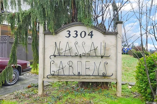 3304 Nassau St — Photo 3